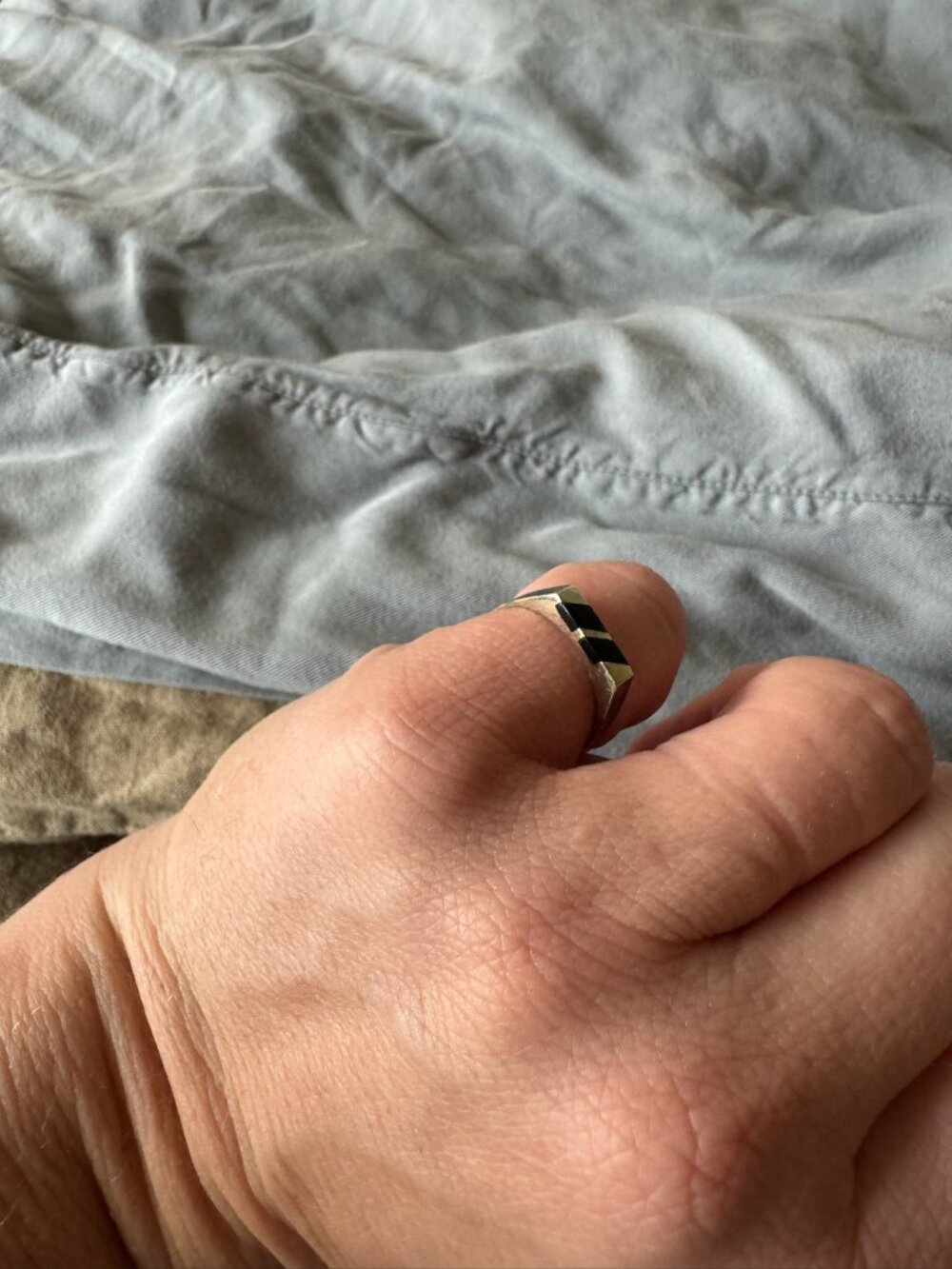 Silver Colored Ring with Onyx Inlay Size 4.5